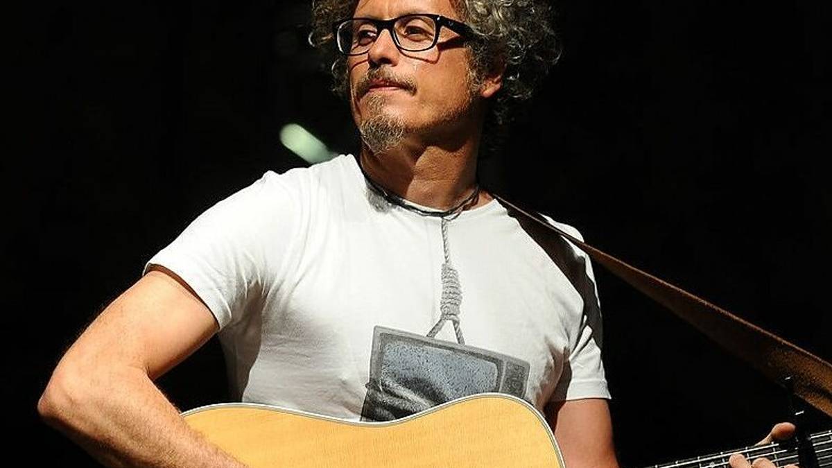 Niccolò Fabi in concerto al Carisport di Cesena