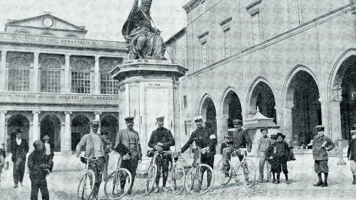 Fatti e personaggi: patente e prime norme per i ciclisti