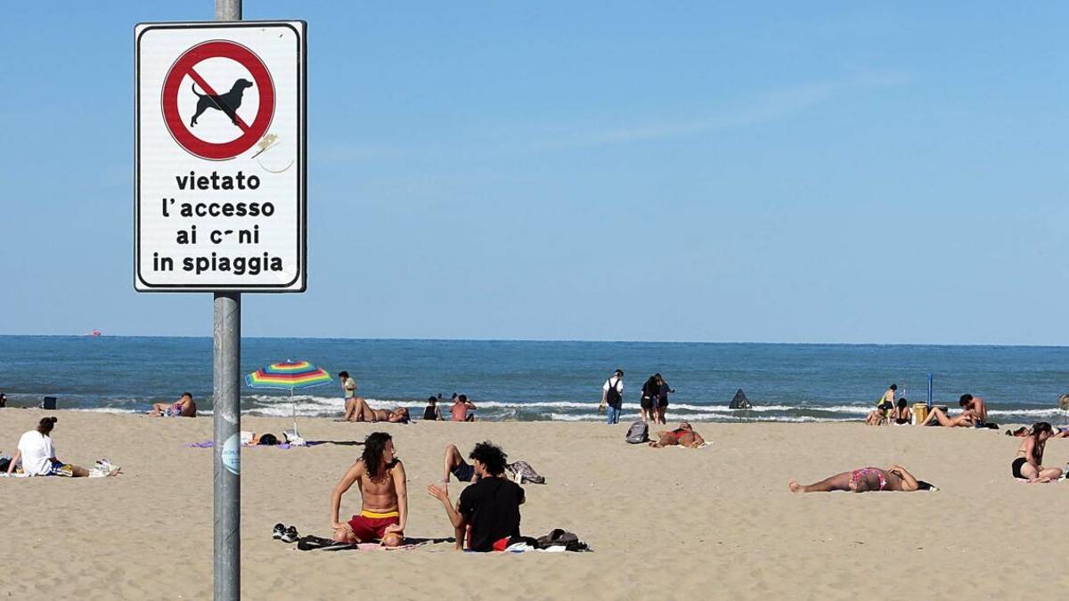 Rimini. La stagione si accorcia ma l'ombrellone stagionale non cala