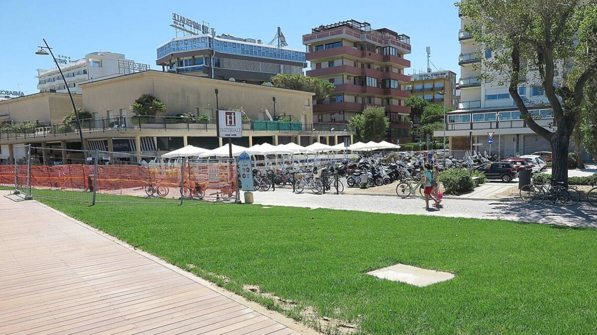 Rimini. Lungomare Spadazzi senza auto: al via i lavori per il nuovo parcheggio