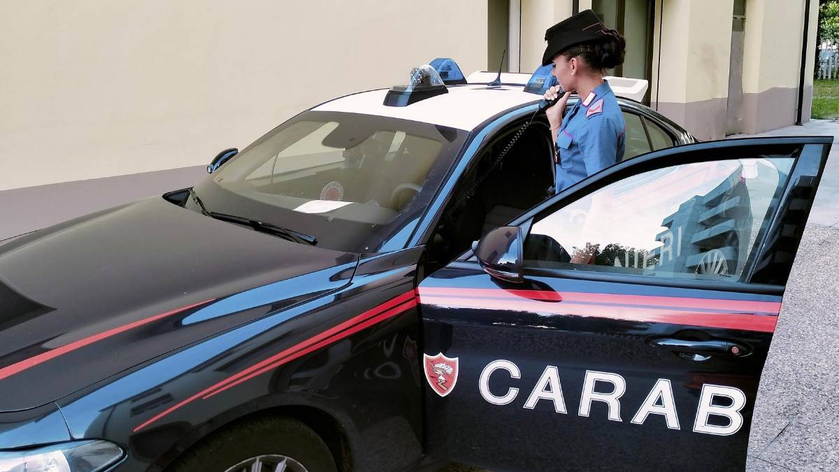 Cesenatico, ruba di notte casse di bevande al chiosco di piadina, scoperto e denunciato