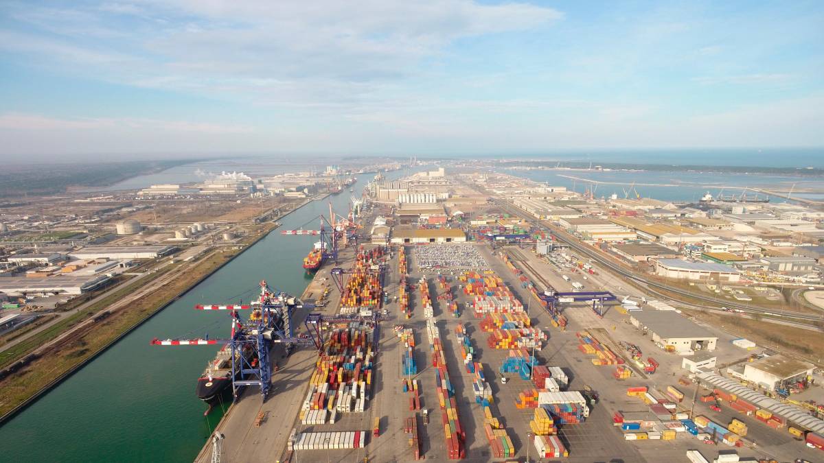 Porto di Ravenna: +5,9% nei primi 6 mesi del 2026, segnali di crescita anche per luglio