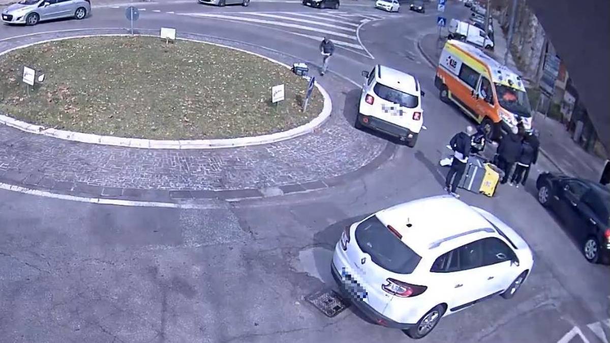 Faenza, incidente: postina travolta dal ciclomotore