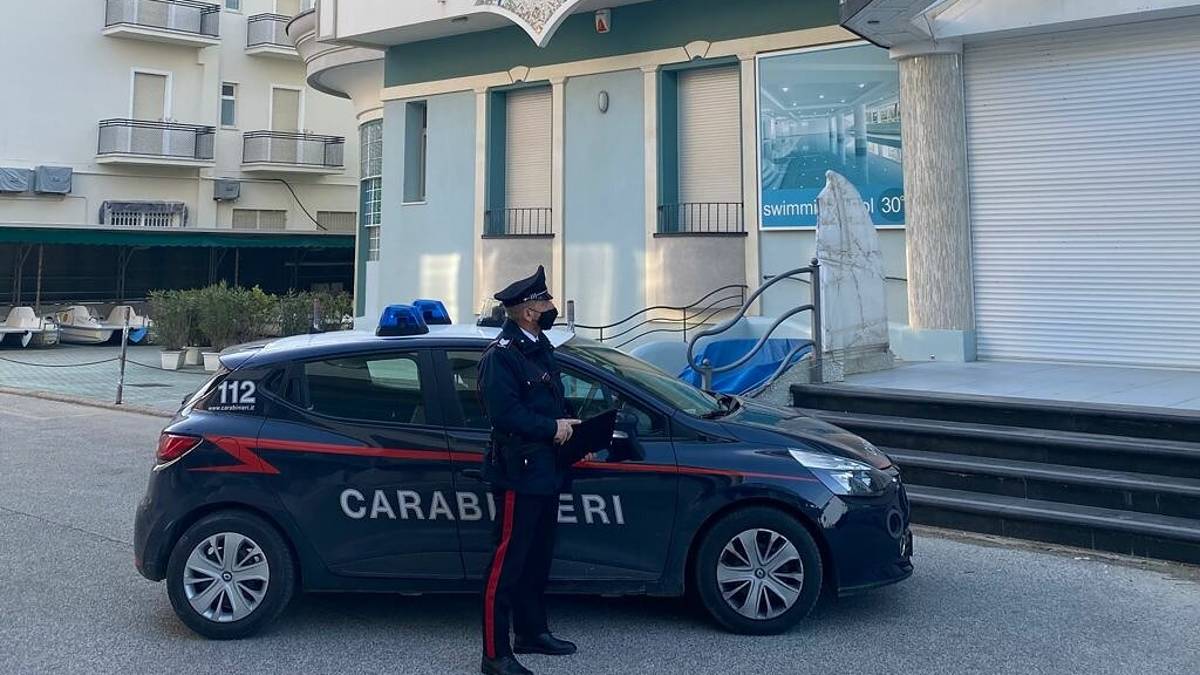 Cattolica. Depredava hotel e negozi chiusi: arrestato 41enne