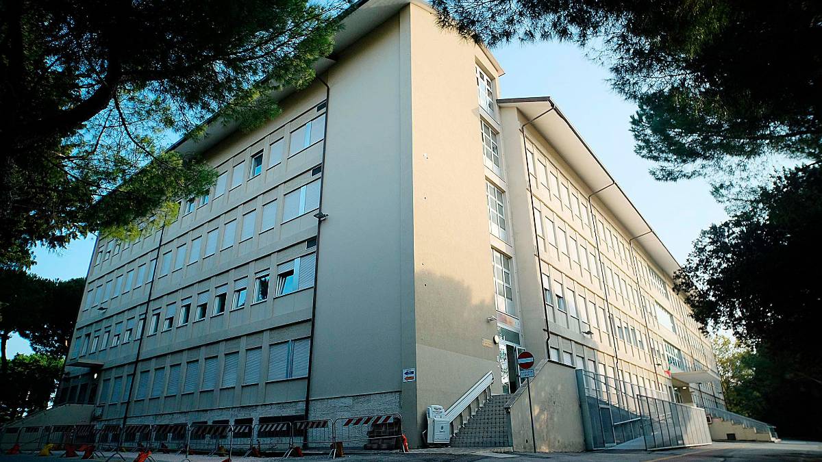 La scuola Marvelli a Covignano, dove si sono verificati numerosi furti