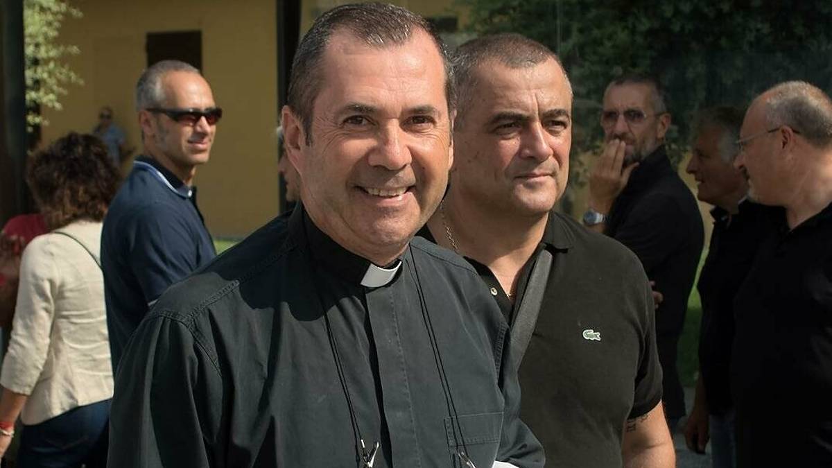 Covid, anche il parroco di Pisignano al raduno no-vax e no-mask