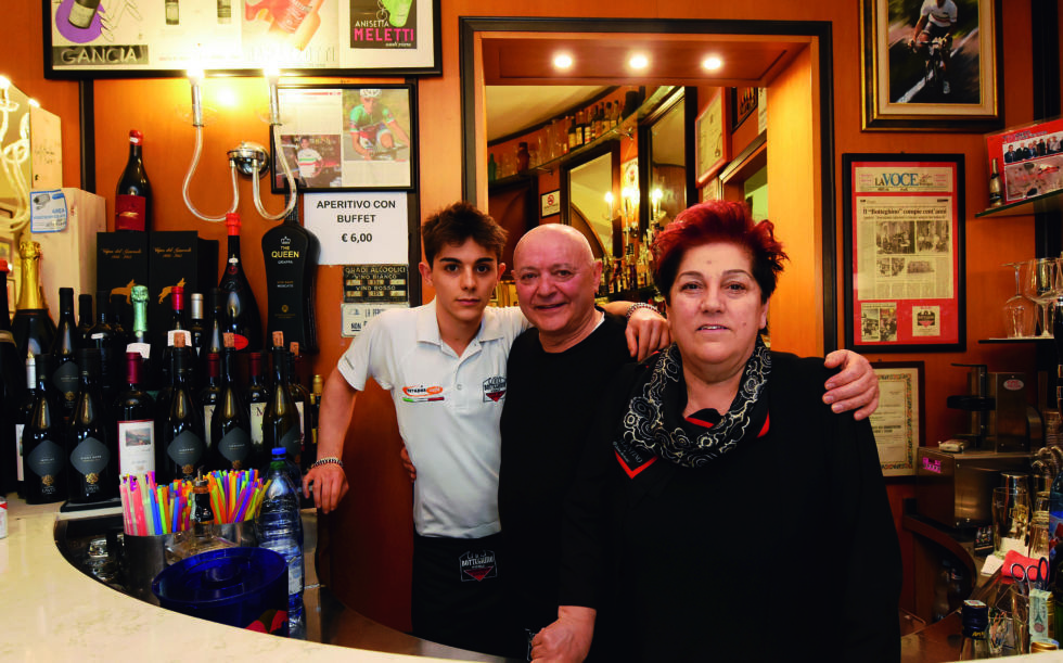 Forlì, contro la psicosi da coronavirus il bar offre la colazione ai cinesi