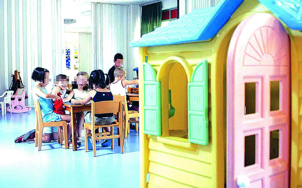 Schiaffi ai bimbi alla materna nel Ravennate, fine indagini per la maestra