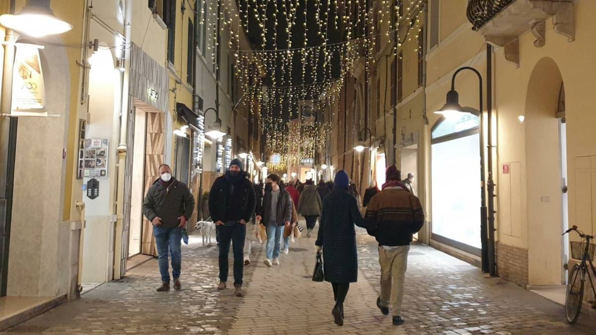 Natale: si accendono le luci grazie all'impegno del Comitato Spasso in Ravenna