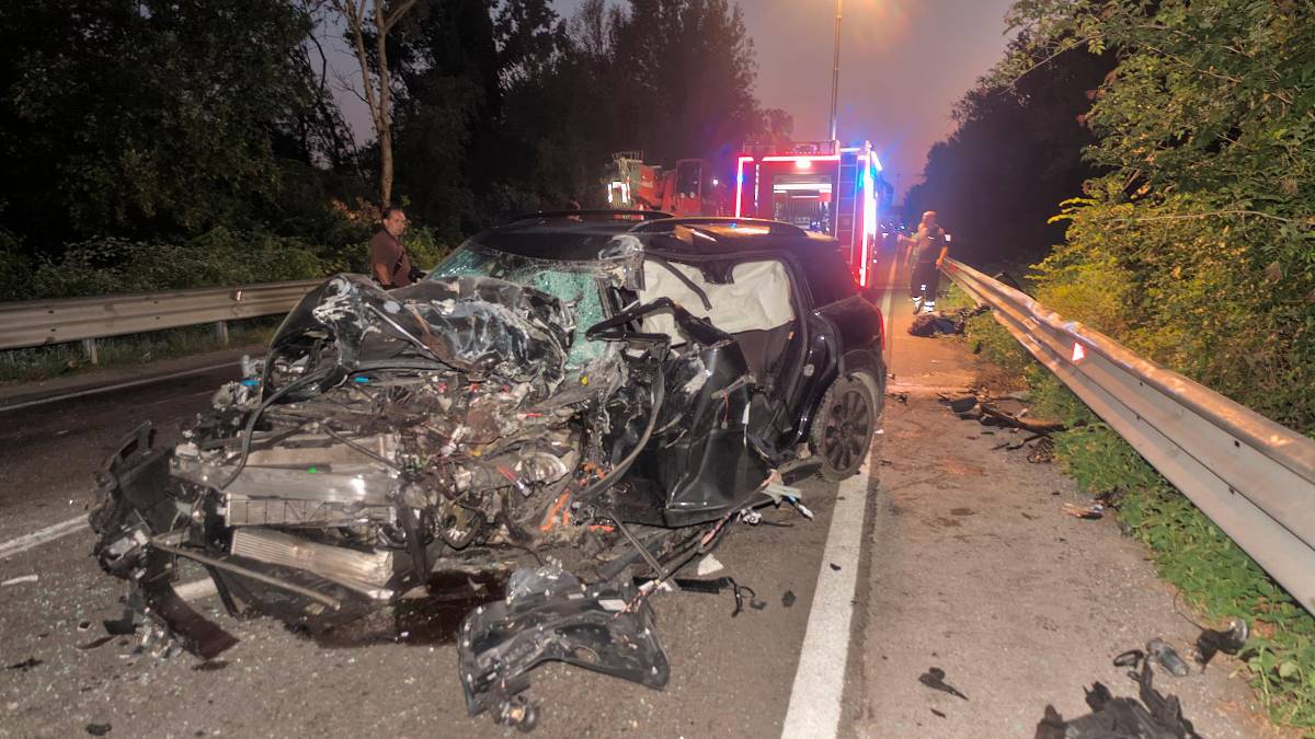 Ravenna, pauroso incidente nella notte a Marina Romea, gravissimi due giovani - Gallery