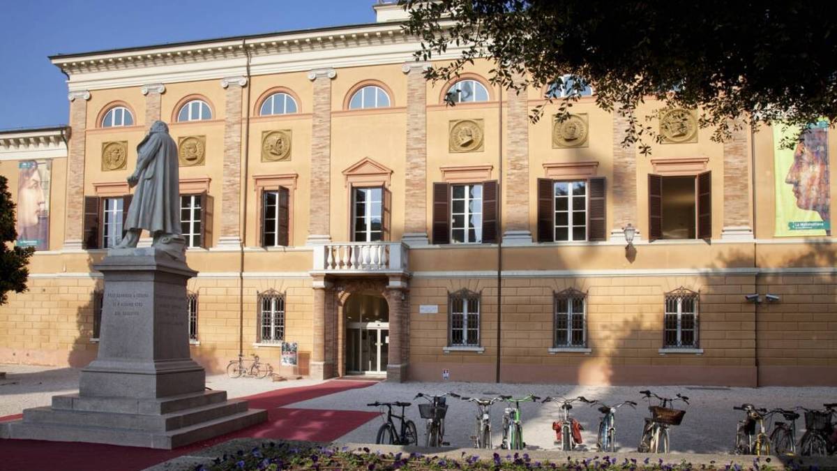 Malatestiana Cesena: postazione esterna per restituire i libri