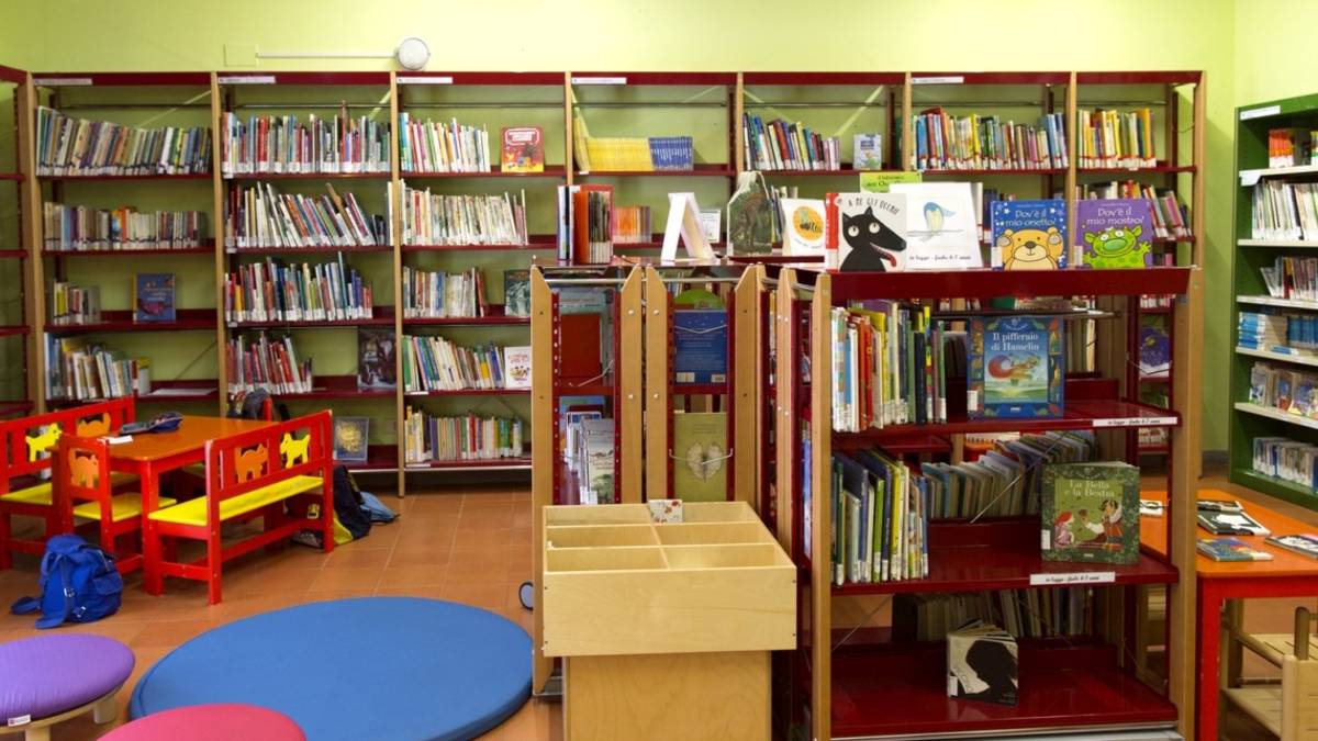 Faenza, la Benati dona un climatizzatore alla biblioteca Manfrediana