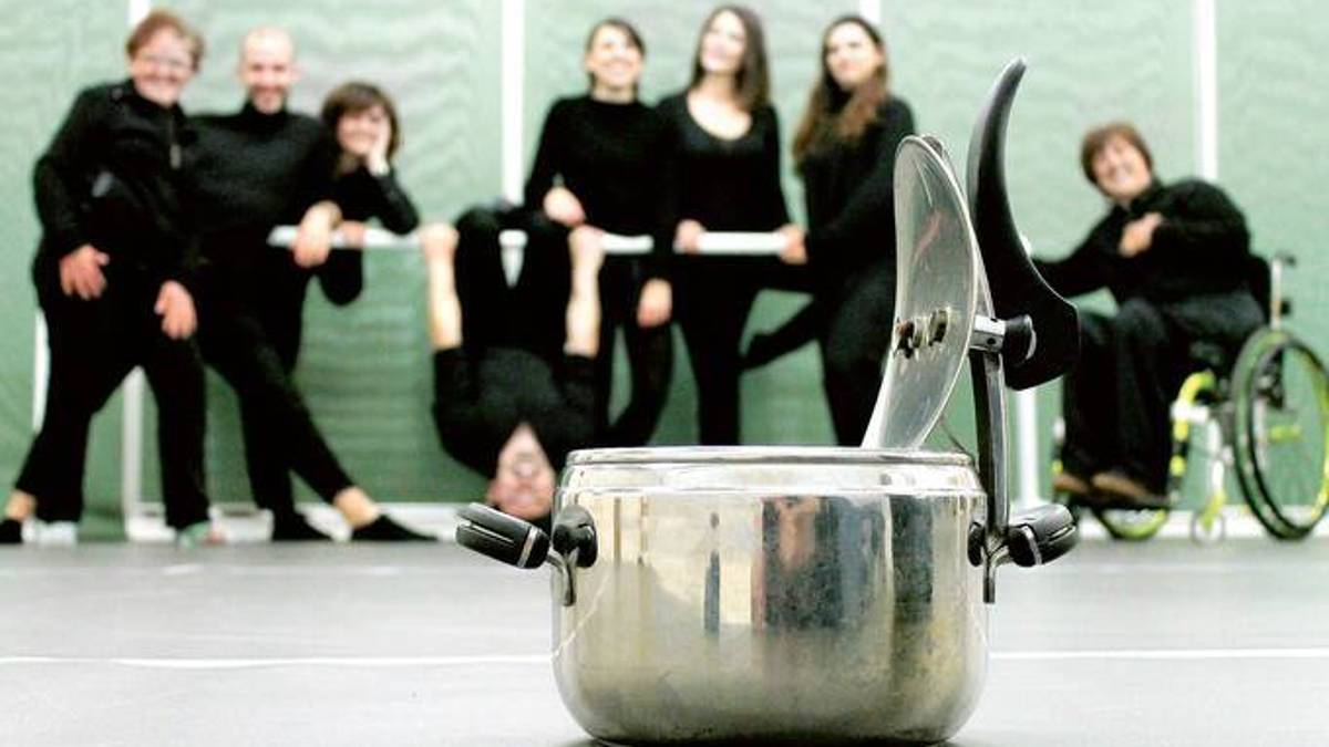 Francesco Tonti porta i suoi allievi a fare teatro in strada a Rimini