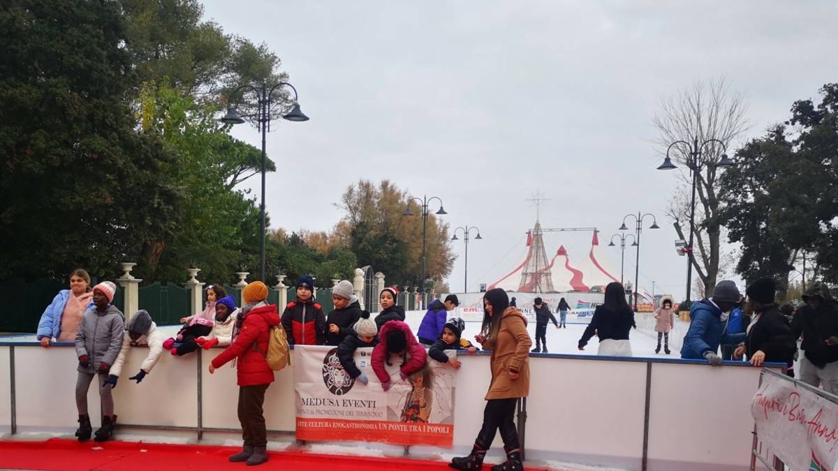 Rimini, pista di pattinaggio aperta fino al 15 gennaio