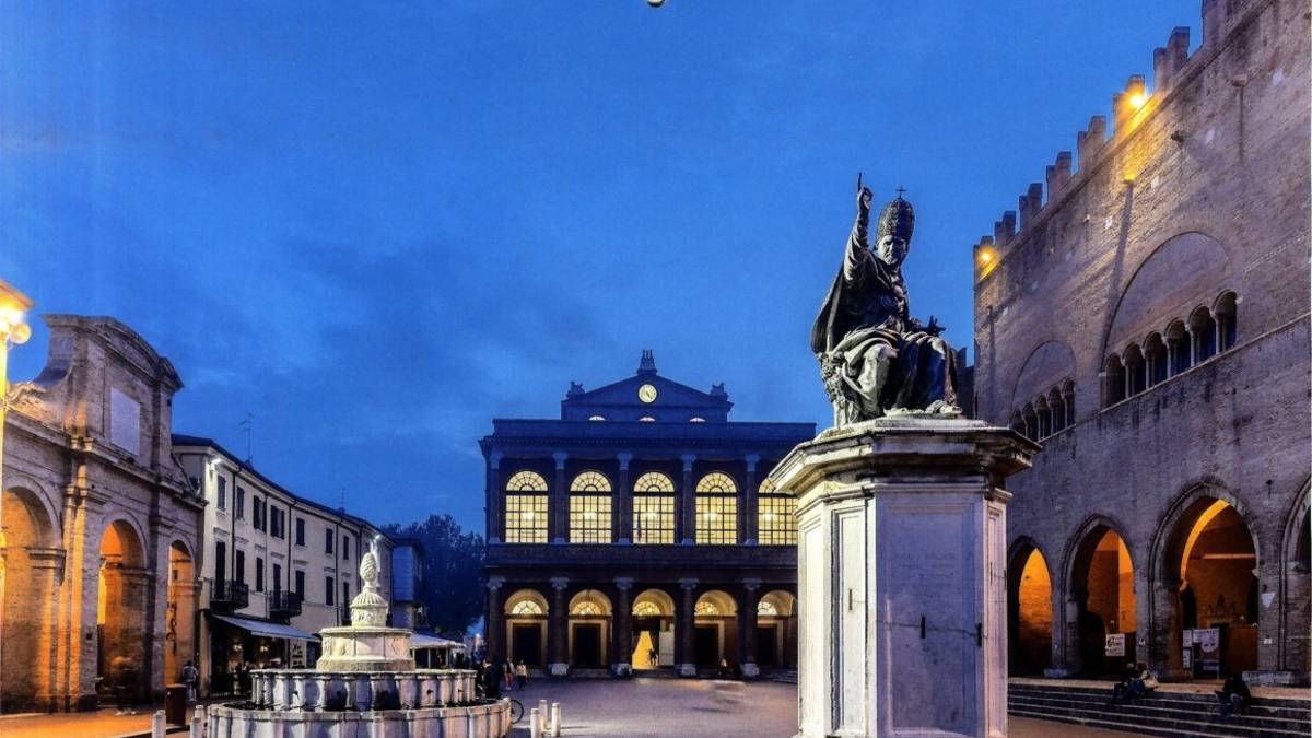 Rimini, piazza Cavour nel calendario bell'Italia 2023