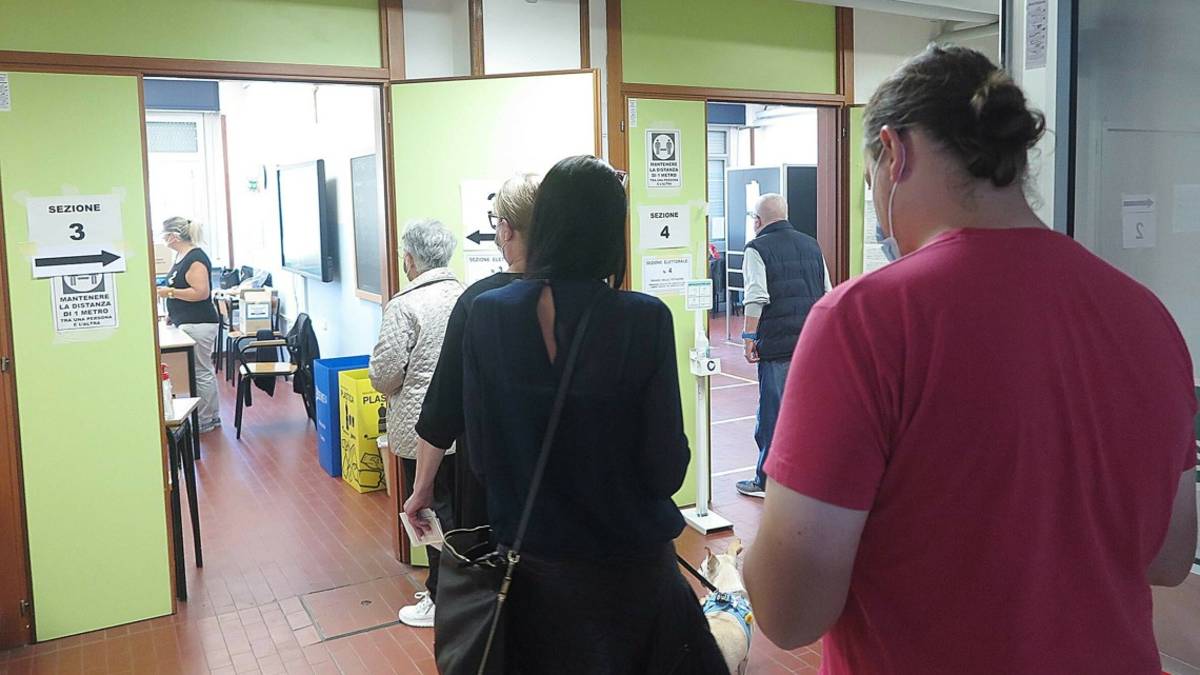 Elezioni Rimini, affluenza alle 23 del 42,12 per cento