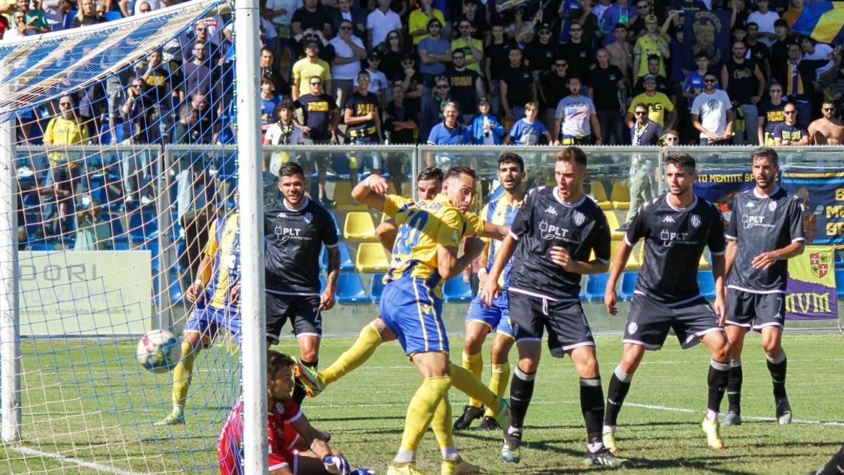 Calcio C, Cesena, il capitano Bianchi: I fischi contro di noi? Sono stati anche pochi