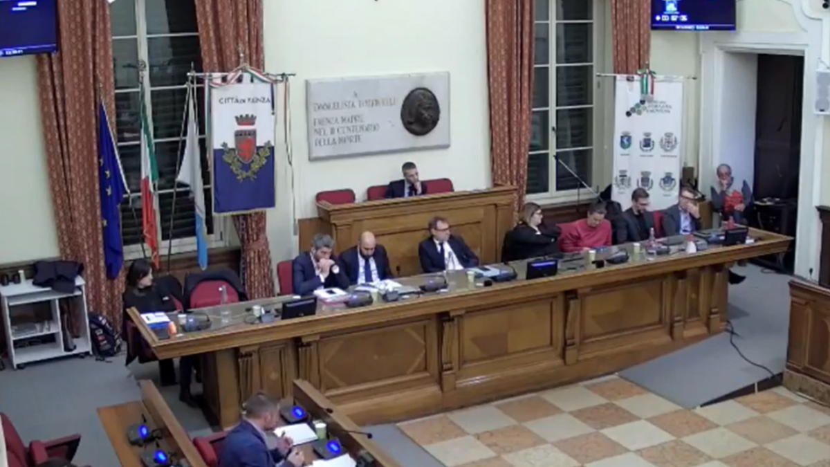 Faenza, Consiglio comunale: respinta la richiesta di dimissioni di Bosi