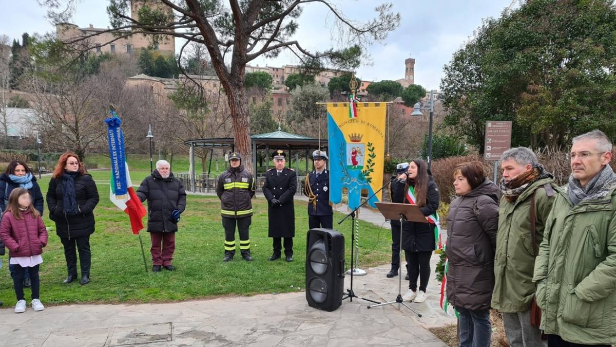 Santarcangelo, due svastiche in centro nel giorno della memoria