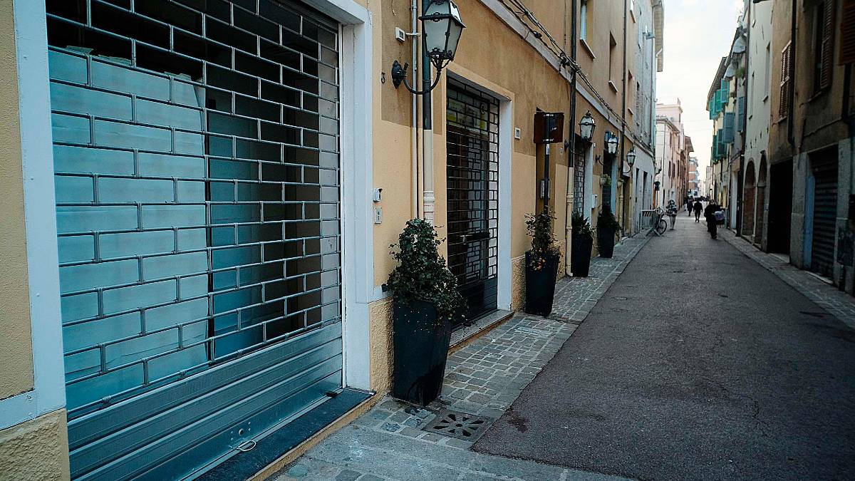 Negozi chiusi nel centro storico di Rimini