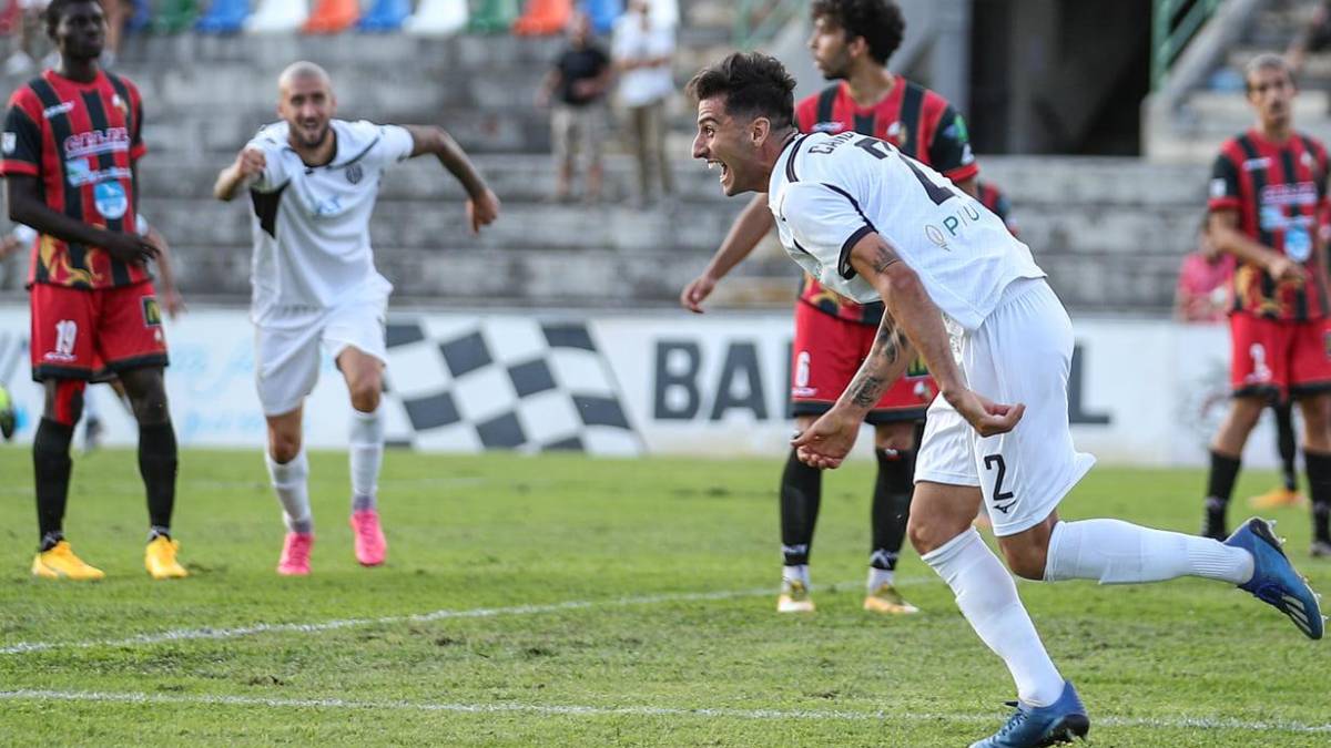 Calcio C, Pescara lunedì a Cesena senza il portiere Di Gennaro