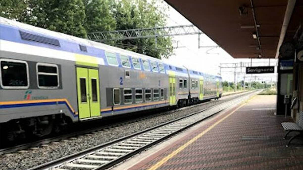 Sconosciuti sui binari: treno in tilt nella tratta Cesena - Rimini