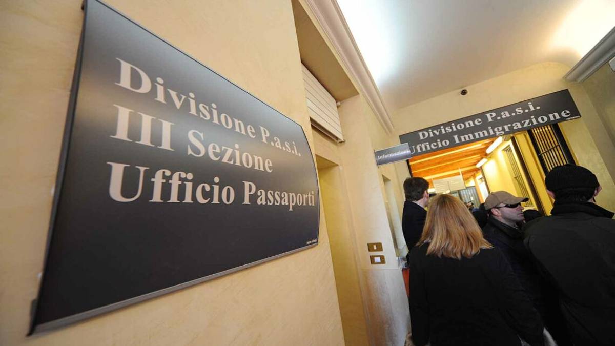 Rimini. Trasferimento Questura, chiusi uffici permessi di soggiorno