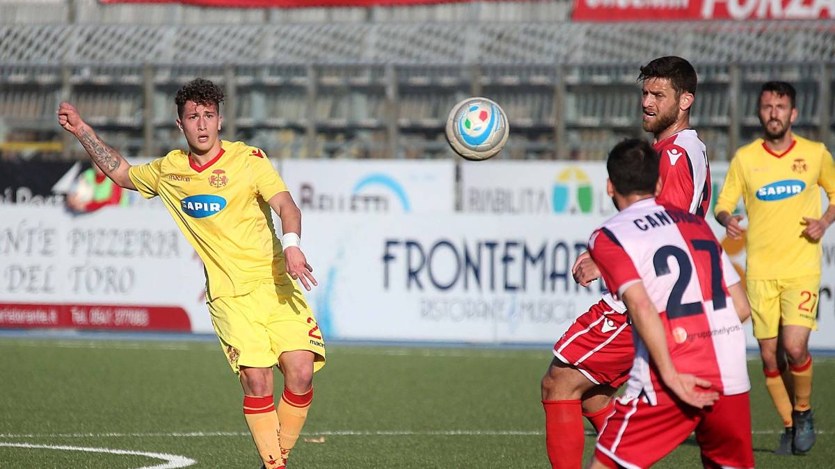 Calcio Serie C Girone B, Ravenna decimato, l'Imolese festeggia Belcastro