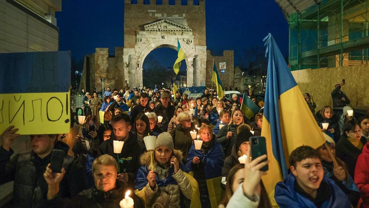 Rimini in marcia contro la guerra e gli ucraini onorano i Tre Martiri - Gallery