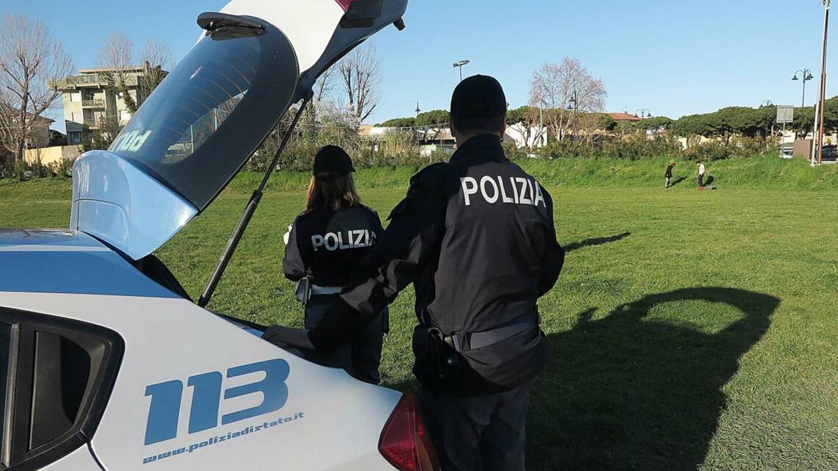Rimini. Mi butto dal balcone, salvato da un poliziotto