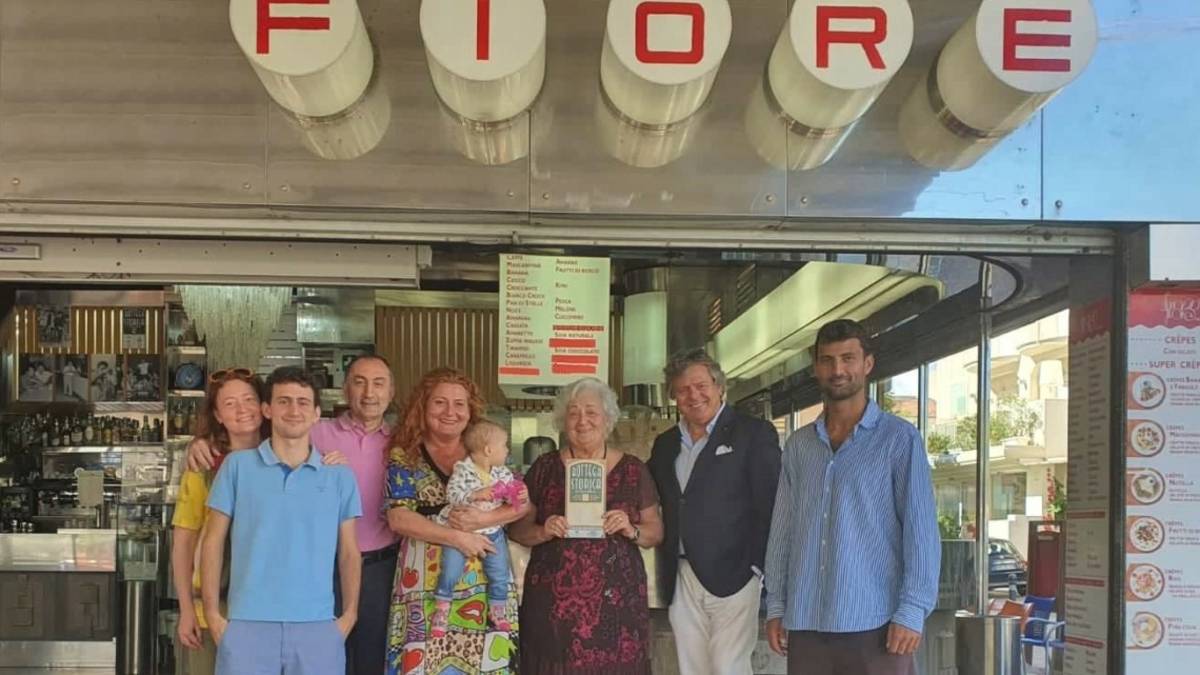 Il nuovo gol dell'ex centravanti Pasquale Traini: la gelateria Nuovo Fiore è bottega storica di Rimini