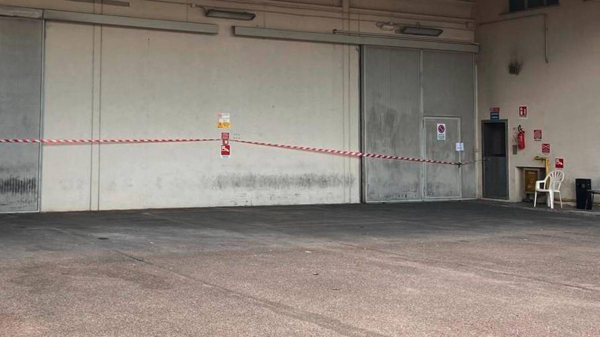 Forlì. Lavoratori in nero e problemi di sicurezza, la polizia fa chiudere un poltronificio