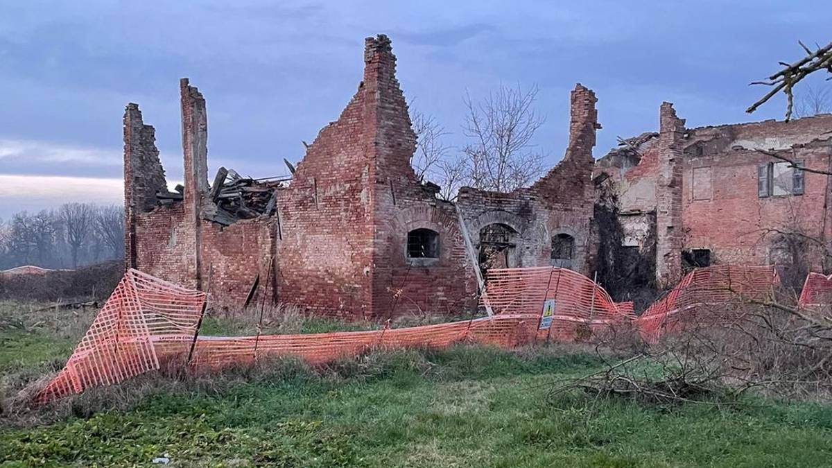 Dozza Imolese, crolla il muro in un casolare gravissimo un 15enne