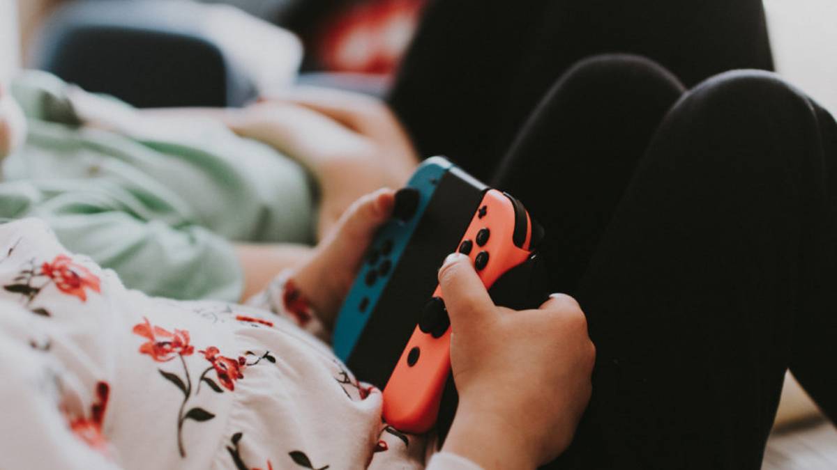 Rimini, ragazzina molestata dal marito della nonna
