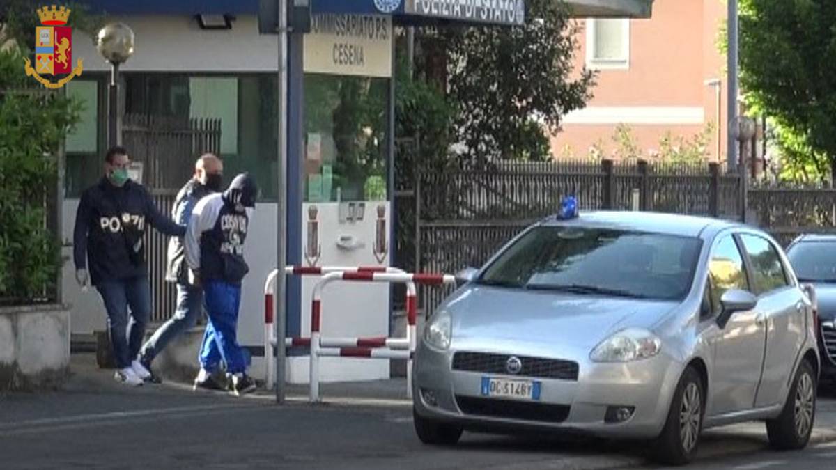 Rapinano tassista: arrestati in tre tra Cesena e Lugo - VIDEO