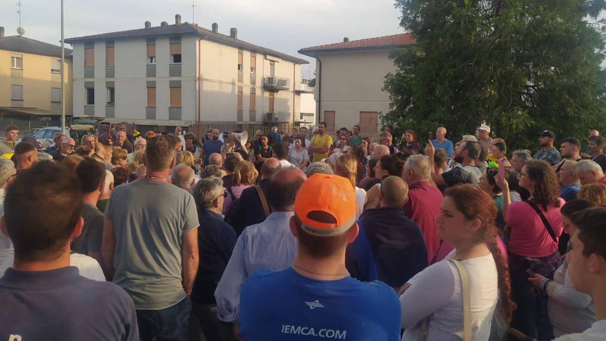 Faenza, la rabbia degli alluvionati in strada: Vogliamo la verità