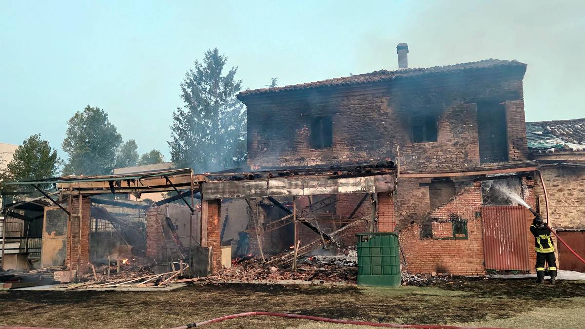 Poggio Torriana, incendio nella notte nel casolare - Gallery