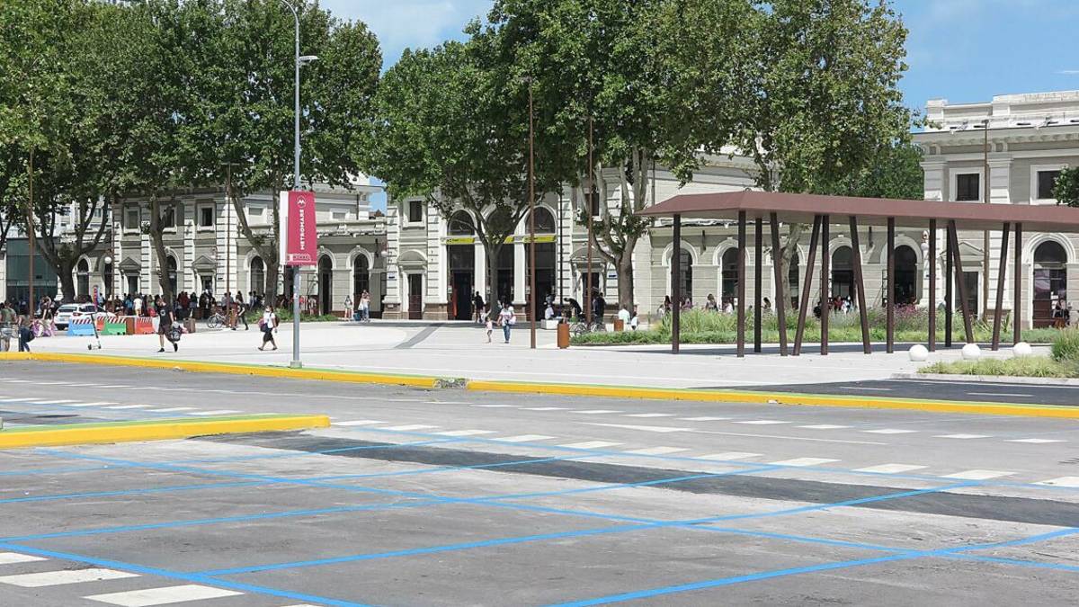 Rimini. Stazione, corsie per bus e taxi e aree sosta gratuite