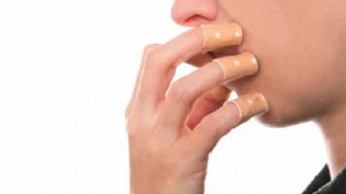 Ravenna, si mangia i polpastrelli per evitare l'arresto