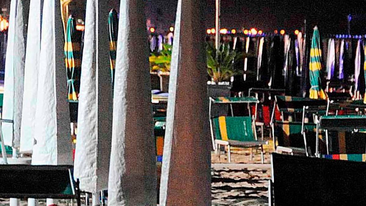 Cesenatico, bimbo di 7 anni si perde nella notte in spiaggia mentre i genitori sono al ristorante, lieto fine grazie alla Polizia e al proprietario di un bagno