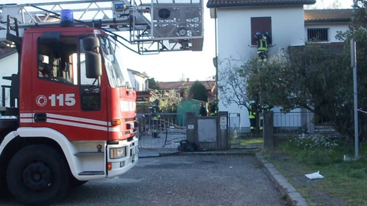 Cotignola, esplosione in villetta. Grave 59enne salvato dai vicini