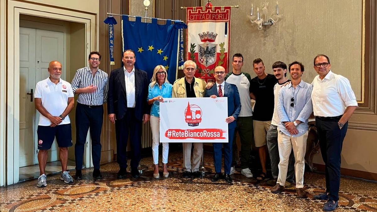 La Pallacanestro 2.015 Forlì lancia “Rete biancorossa”: il basket entra nei negozi del centro