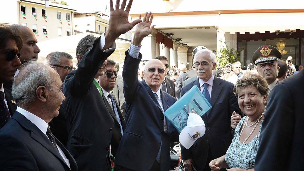 Funerali Napolitano, la Cgil annulla la protesta Promesse nel fango contro i ritardi per l'alluvione