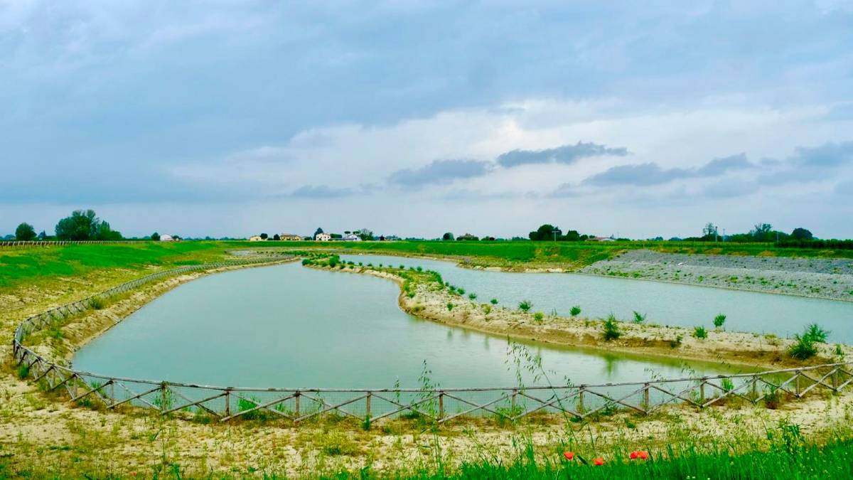 Imola, una centrale di pompaggio acqua tra la provinciale Selice e il Cer