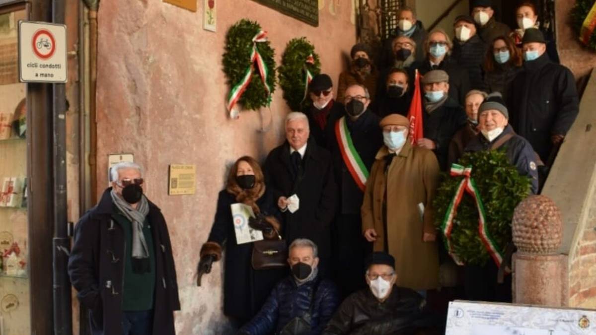 Ravenna, una corona per ricordare la nascita della Repubblica Romana