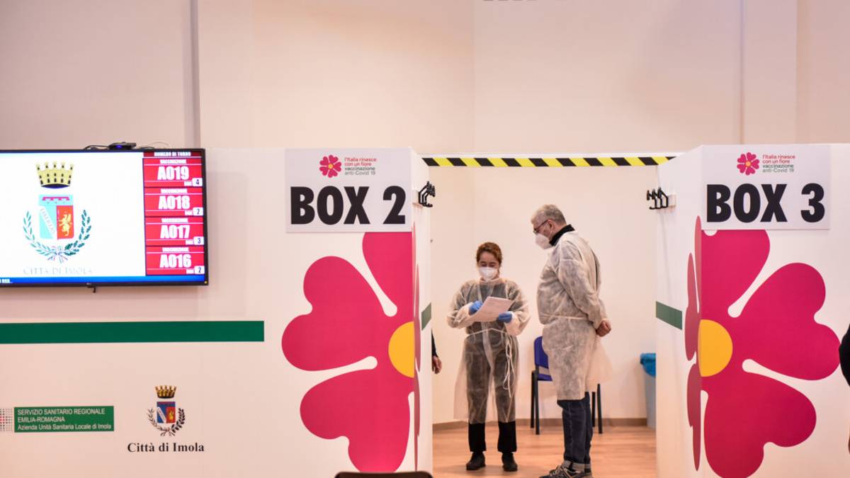 Imola, contagi in calo, boom di guariti e vaccini sempre a rilento