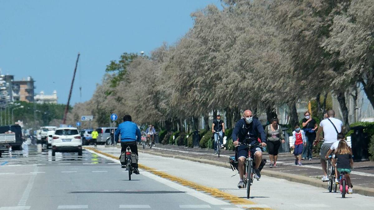 Ordinanza del Comune di Rimini contro gli assembramenti sul lungomare