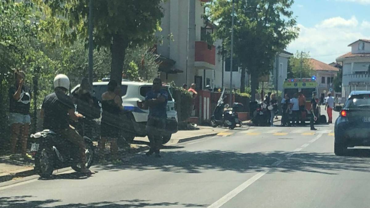 Frontale auto moto a Riccione, un 26enne portato in elicottero a Cesena