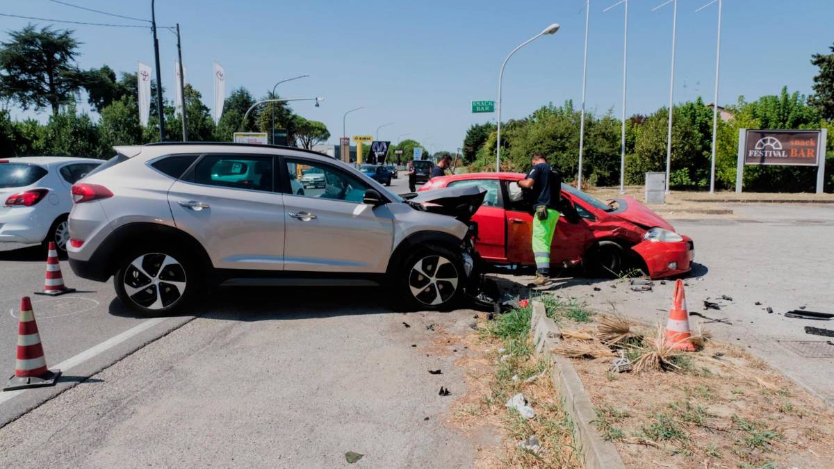 Ravenna, carambola di auto: in 7 finiscono all’ospedale, c’è anche una bambina