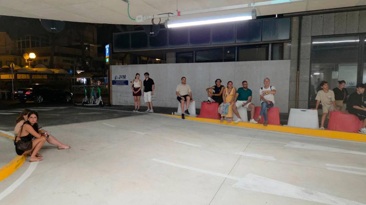 Rimini, falsi allarme nel nuovo parcheggio Marvelli: auto bloccate e gente perplessa VIDEO GALLERY